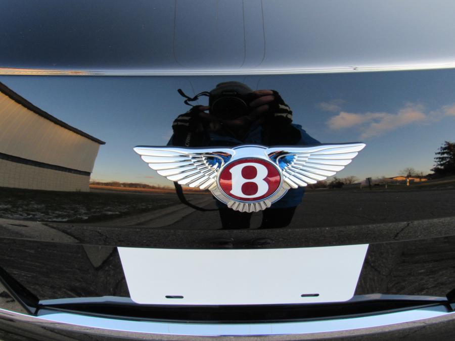 Логотип Bentley Flying Spur V8 S 2017 года  (фото 24 из 154)